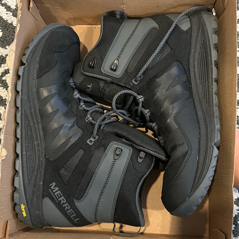 NWT Merrell Nova Sneaker Boot in Black